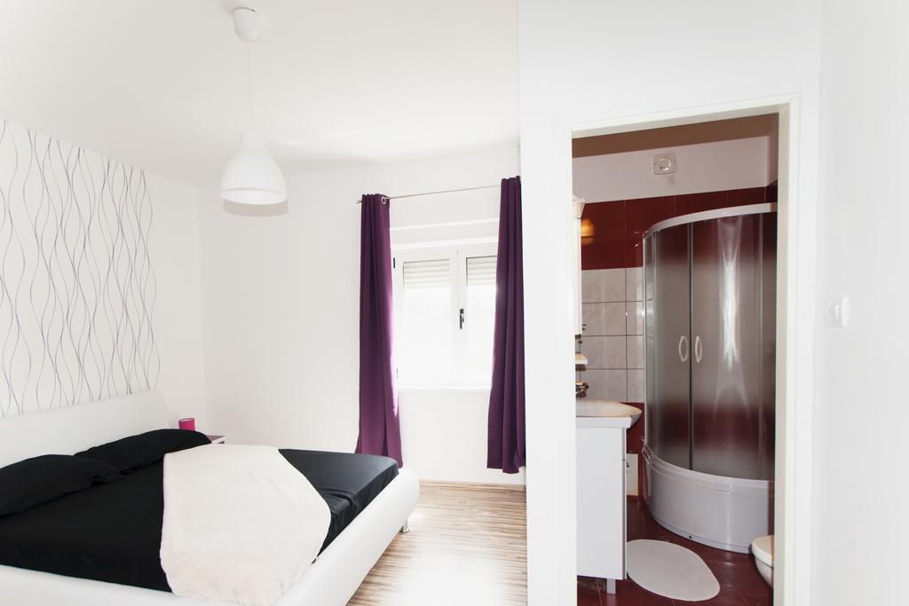 Apartments Toka Petrcane Rum bild