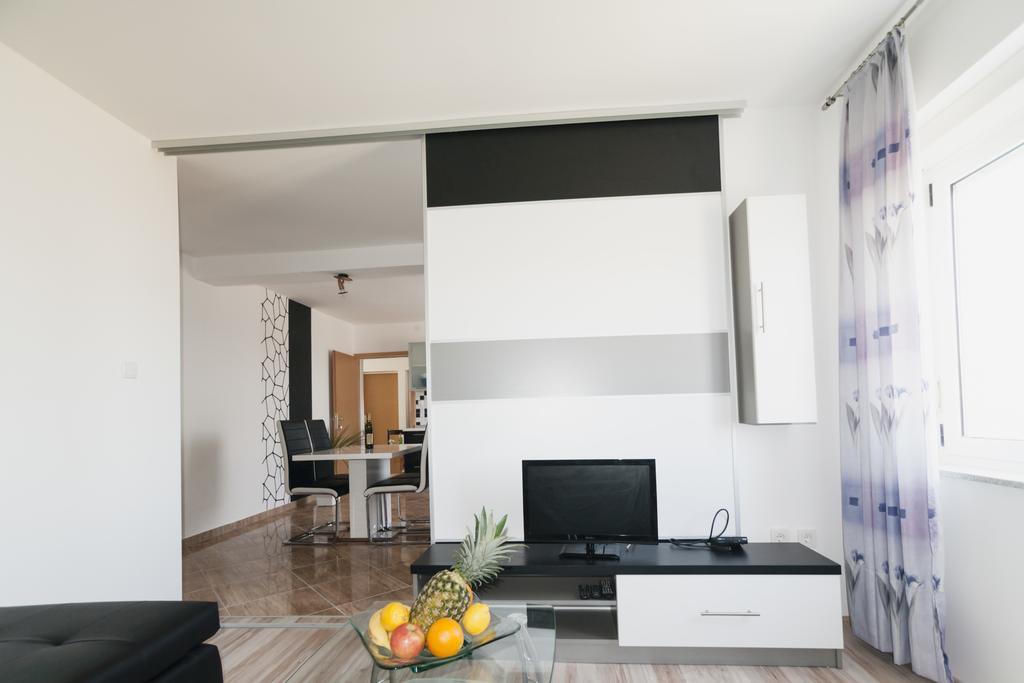 Apartments Toka Petrcane Rum bild