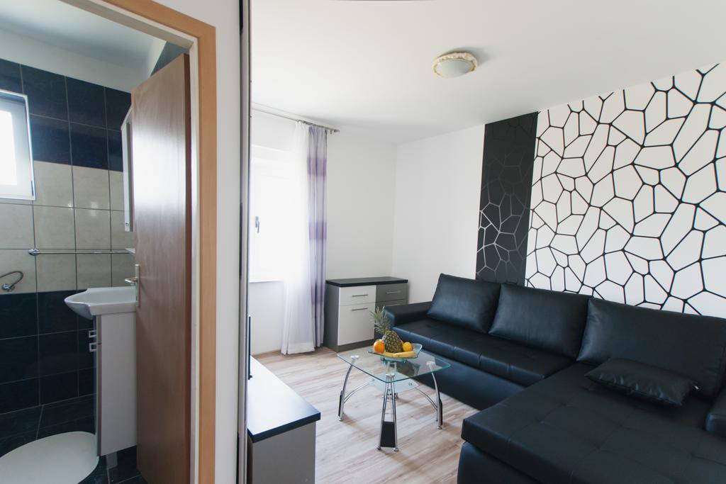 Apartments Toka Petrcane Rum bild