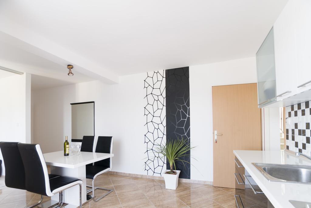 Apartments Toka Petrcane Rum bild