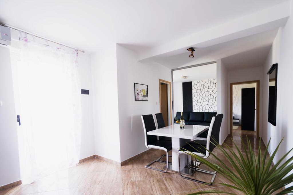 Apartments Toka Petrcane Rum bild