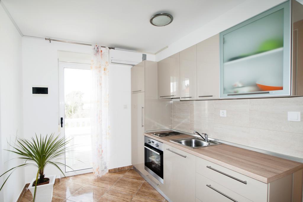Apartments Toka Petrcane Rum bild