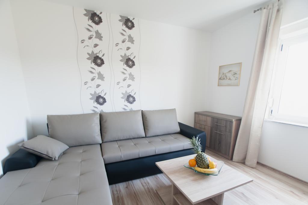 Apartments Toka Petrcane Rum bild