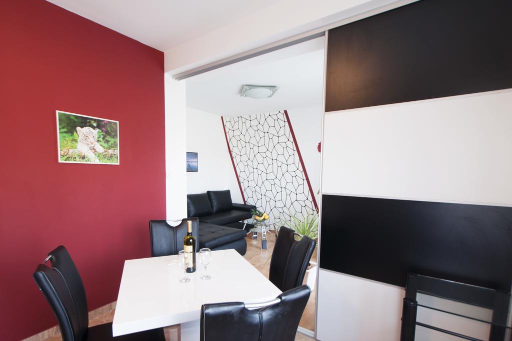 Apartments Toka Petrcane Rum bild